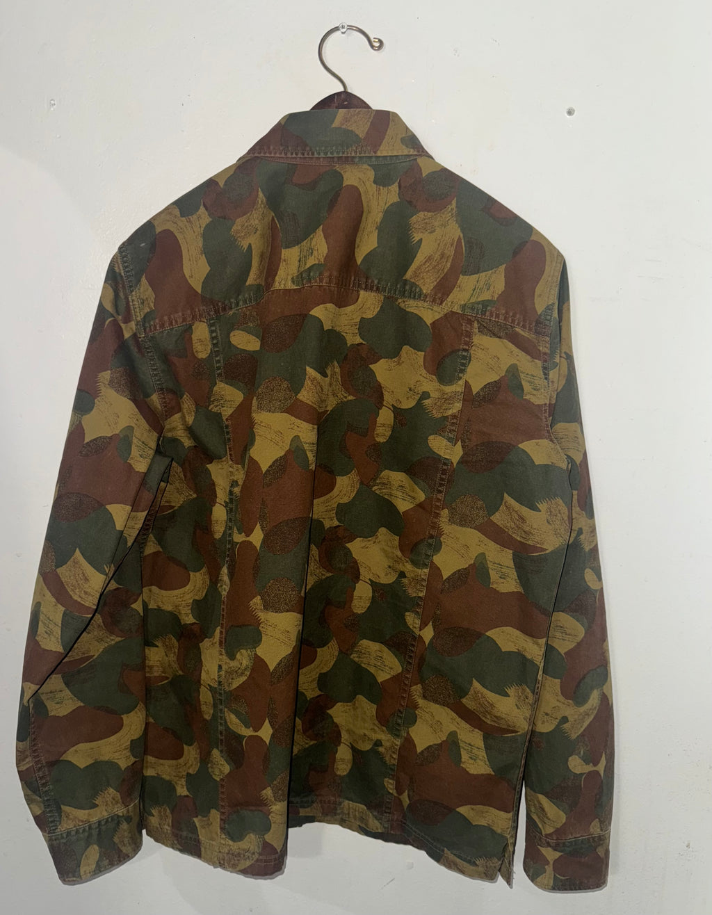 GAP CAMO BUTTON DOWN SHIRT SIZE MEDIUM