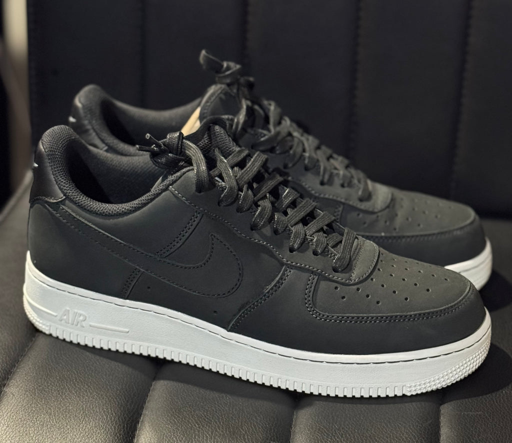 PREOWNED NIKE AIR FORCE ONE BLACK SIZE 10