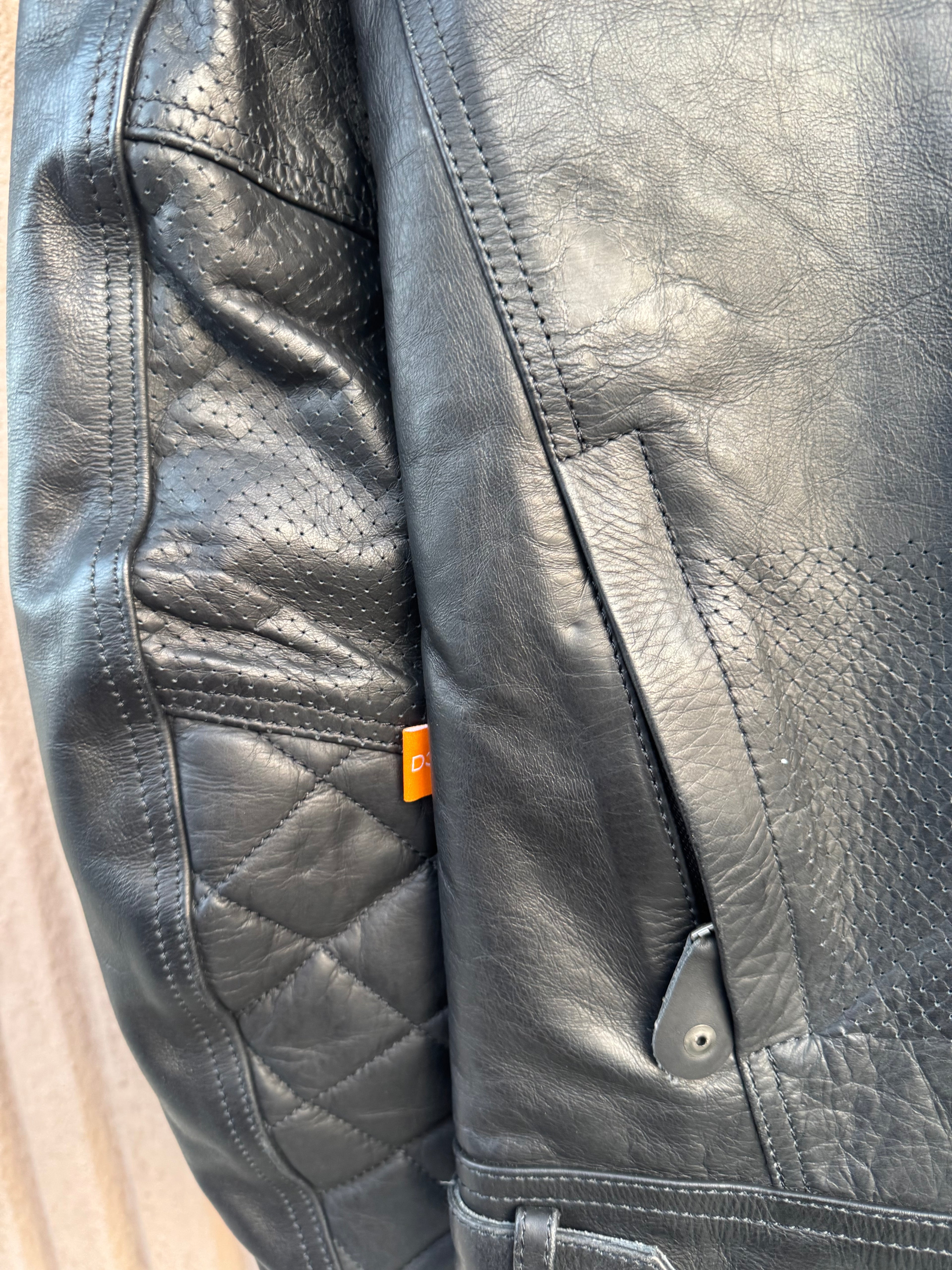 VINTAGE MERLIN MENS BIKER SIZE SMALL LEATHER JACKET