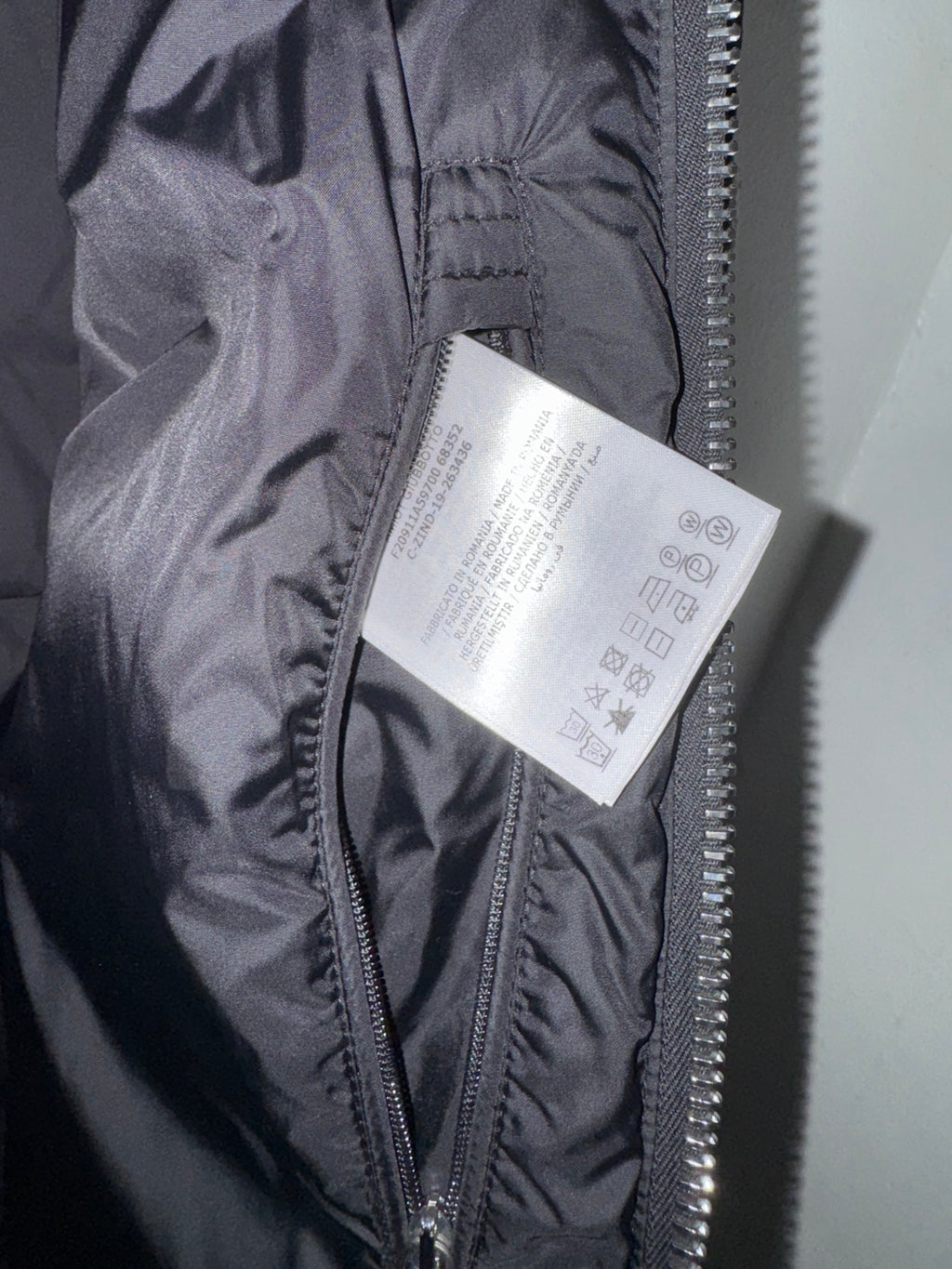 Moncler Amiot care label