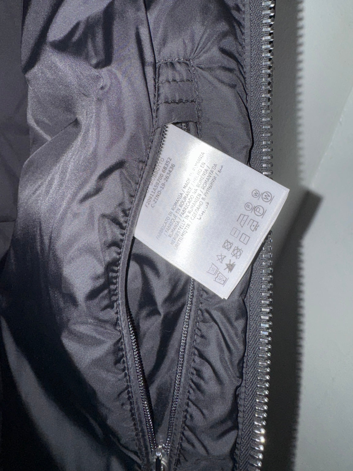 Moncler Amiot care label