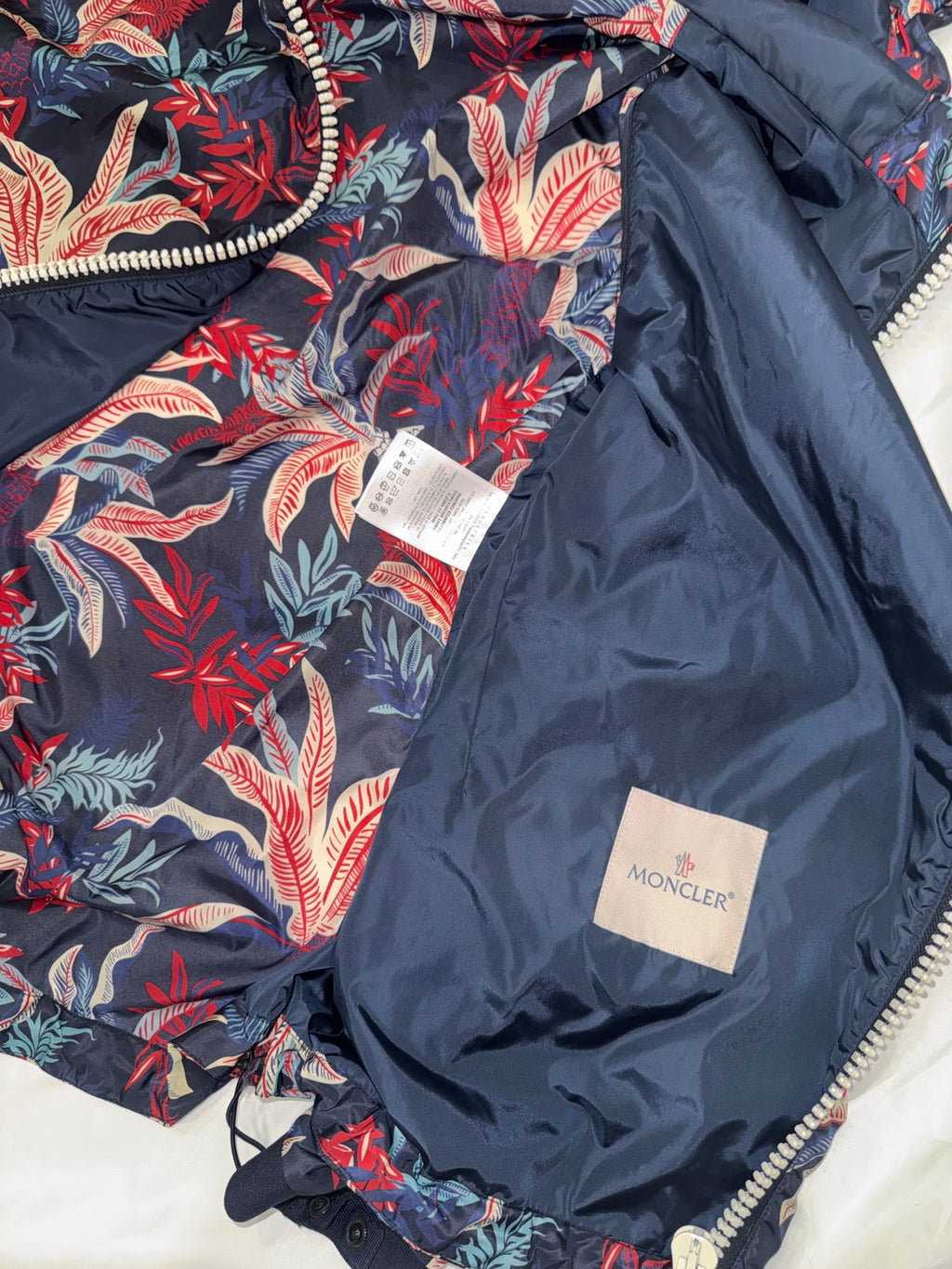 Moncler Maribeu hooded tropical print jacket size 3 photo 7905